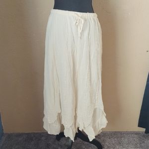 Creme ruffed edge skirt